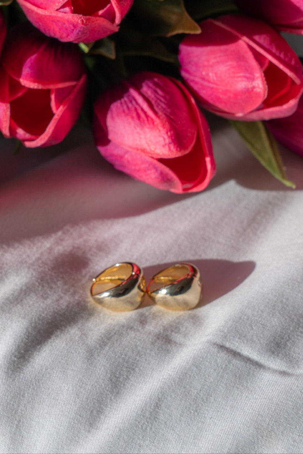 dewdrop huggies - earring