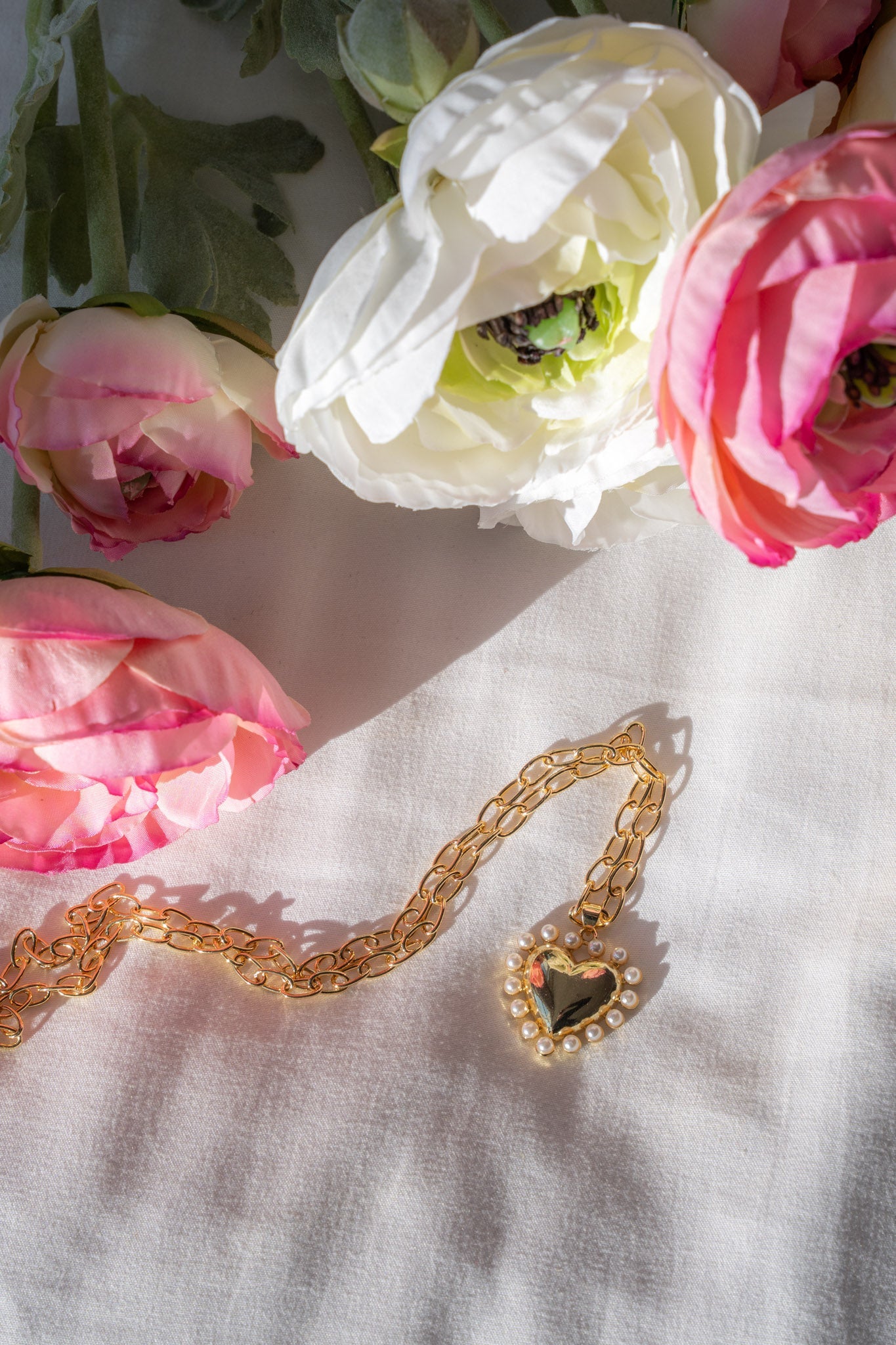 mi corazón pearl heart necklace - Necklace