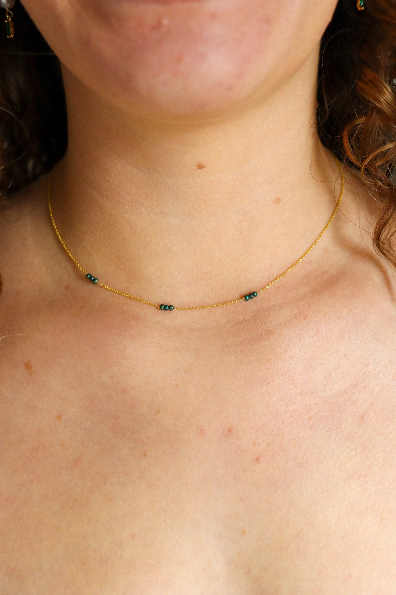 Rolling 3s pearl choker