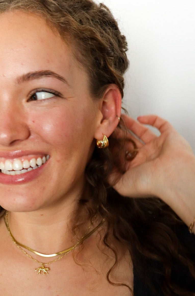 dewdrop huggies - earring