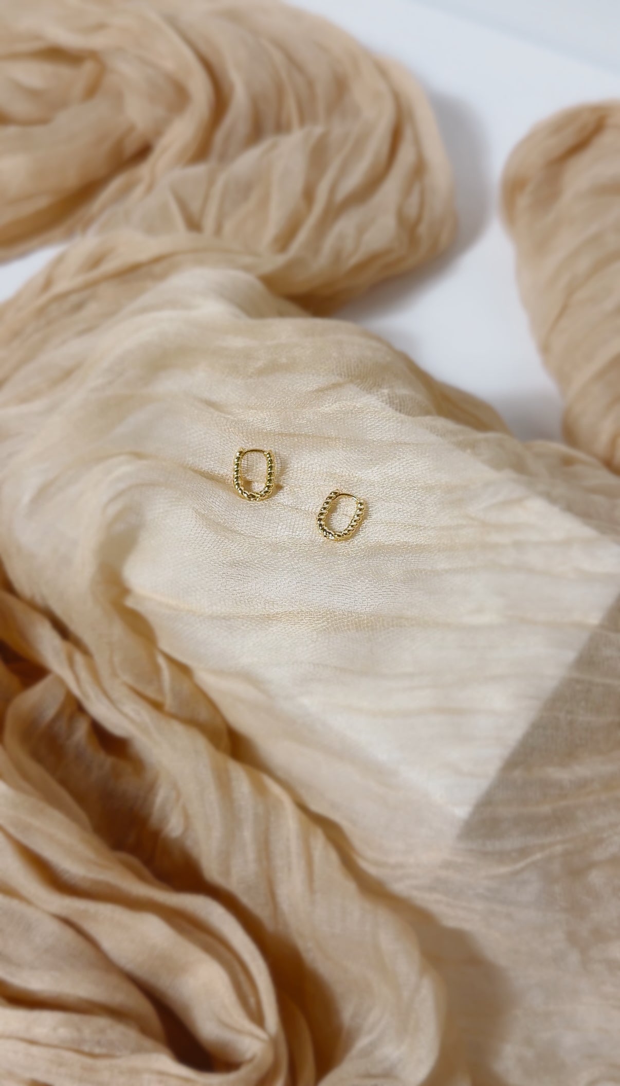 Ms. RISA Textured Huggie