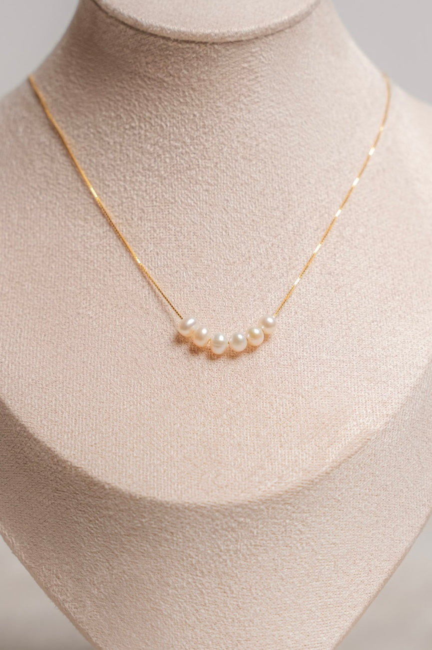 Simple and Sweet Pearl Necklace - Gold - Necklace